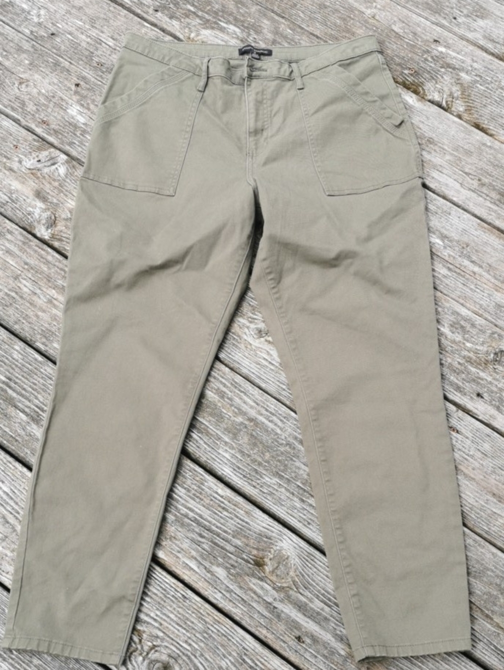 Womens Banana Republic Utility Olive Green Chinos Pants. Size 14